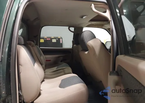 2004 Chevrolet Avalanche 1500 из США, поврежденный, VIN 3GNEC12TX4G286197